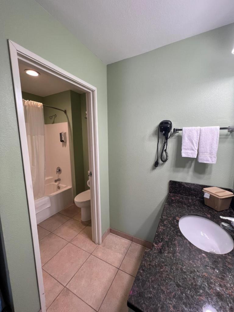 Rancho California Hotel