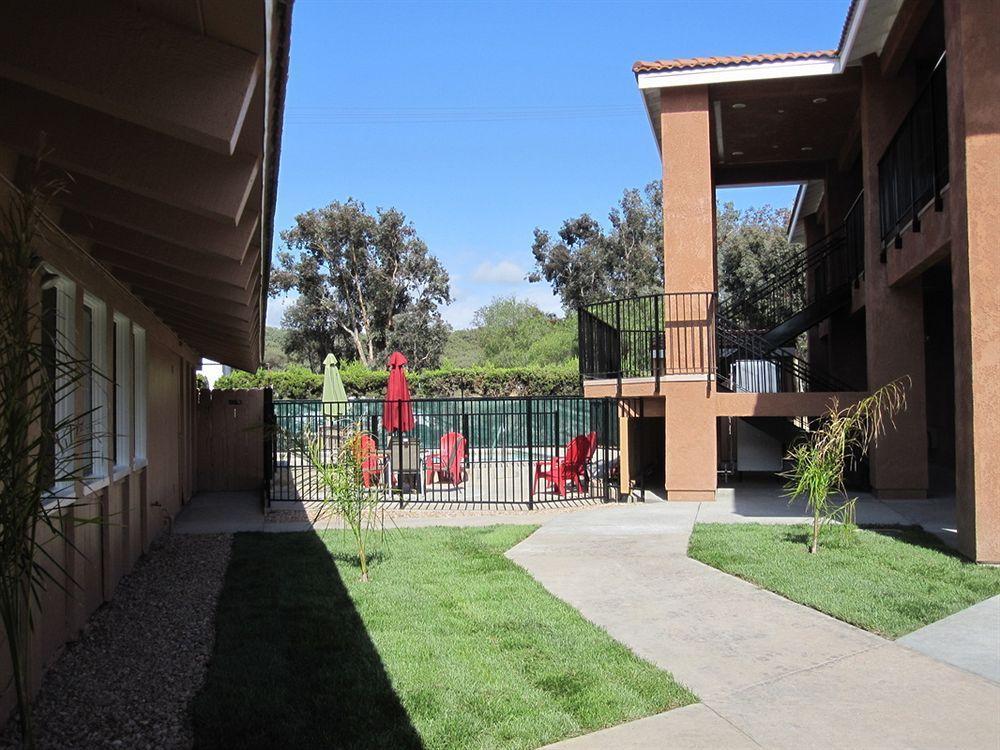 Hotel Rancho California 2*