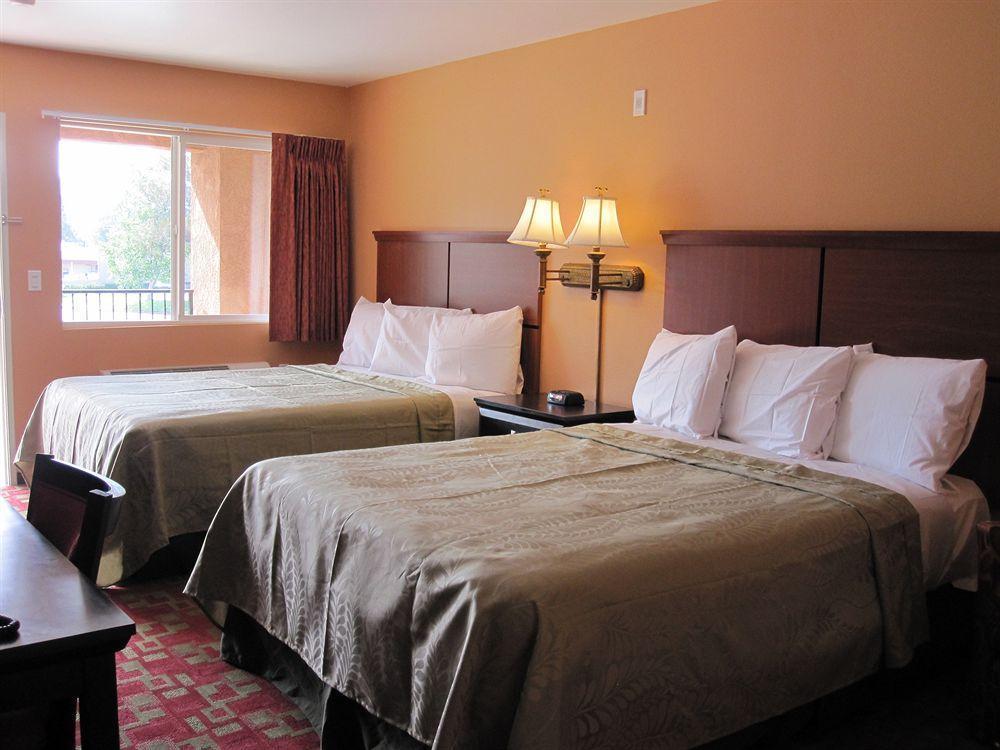 Hotel Rancho California 2*