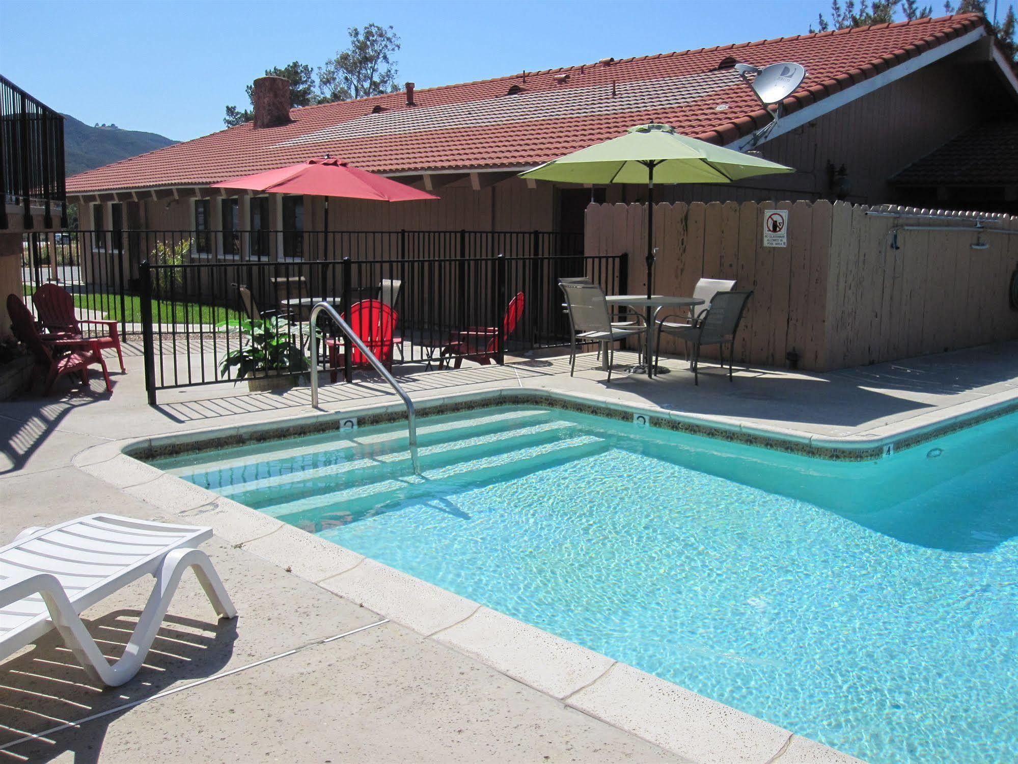 Rancho California Hotel 2*