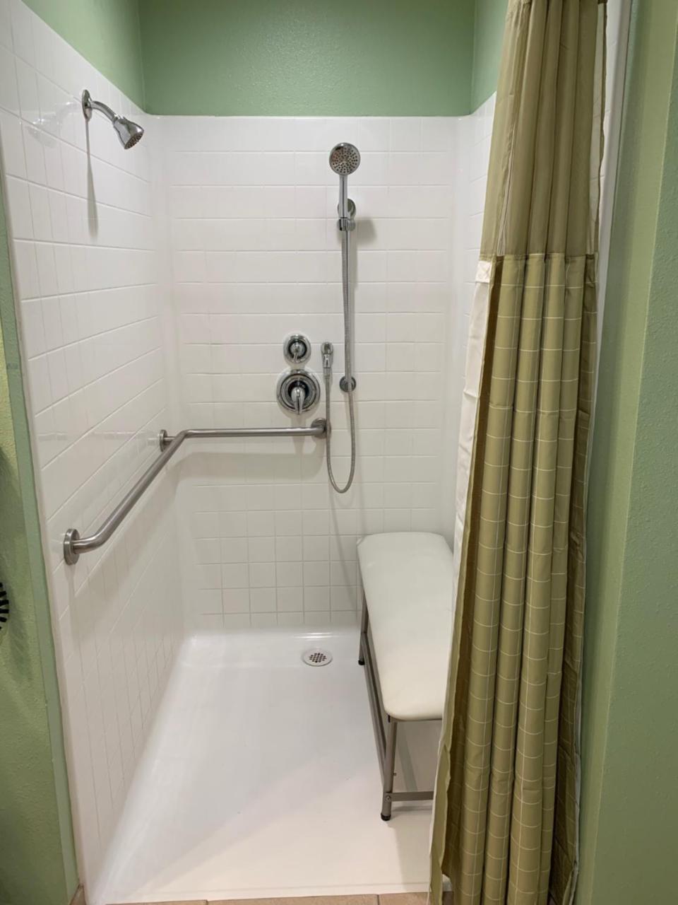 Hotel Rancho California 2*